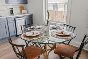 1BR Duplex • Walk to River & Downtown