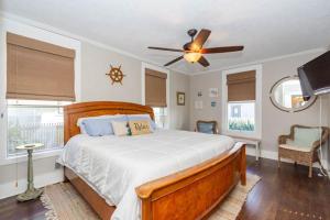 Cast A Waves by Sunsational Stays - Lower Unit Only, Steps to the Beach