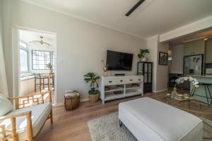 The 405 Shoreham Escape