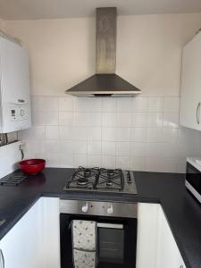 Bright & Cozy 1-Bedroom Flat in a Quiet Sutton