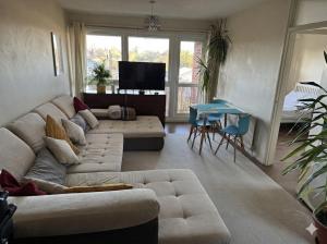 Bright & Cozy 1-Bedroom Flat in a Quiet Sutton