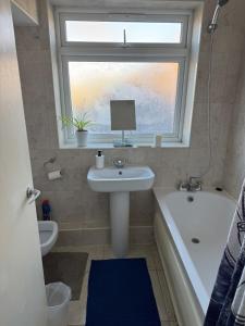 Bright & Cozy 1-Bedroom Flat in a Quiet Sutton