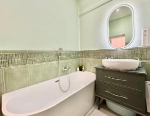 Luxurious Charm - Center Retreat 3DR