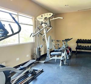 Secure Retreat Near SJO and 27, Ideal for Families