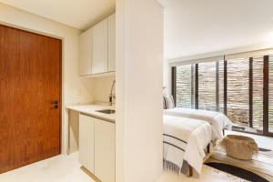 BT Homes - Villa de Lujo en la Selva con Piscina