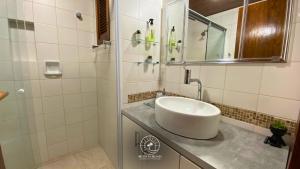 Conforto e segurança a 300m do mar - Quatro Praças