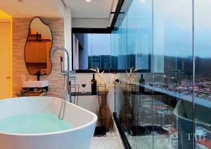 Loft Good Vibes - Banheira Vista Mar