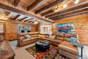 Breck Retreat - Log Cabin Large Deck Hot Tub