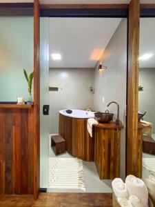 Suíte de hóspedes imersa na natureza