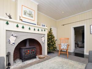 4 Bed in Llanfairtalhaiarn 88973