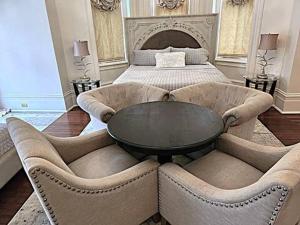 Walker Mansion on St Charles Ave - Unit 4