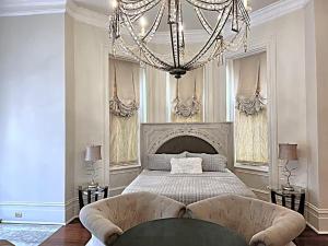 Walker Mansion on St Charles Ave - Unit 4