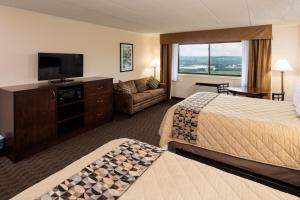 Premier Room with Two Queen Beds - Court Side 1 room in Chestnut Mountain Resort
