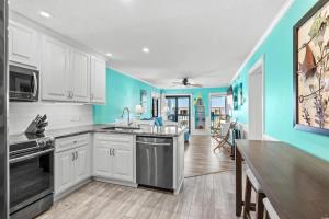 5601-305 - 2BR Oceanview Beach Access Pool