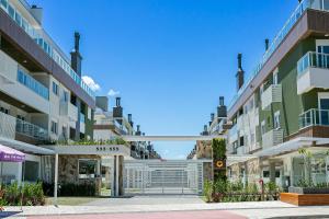 Pé na areia com Luxo Piscina e Churrasqueira