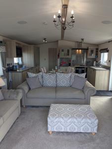 ABI Beaumont Luxury Caravan, Steps from Durdle Door