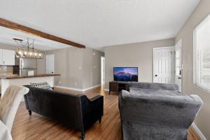 Lux Home MINS to UCHealth Medical Ctr & Parks