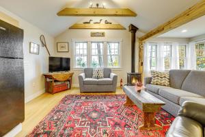 Ski & Hike! New London Cottage w Beach Access