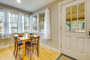 Ski & Hike! New London Cottage w Beach Access