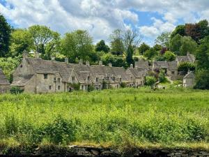 Cosy Cotswold Cottage in Bibury with parking