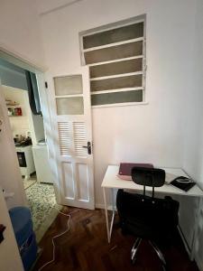 Apartamento inteiro, Flamengo, a passos do metrô
