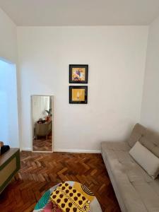 Apartamento inteiro, Flamengo, a passos do metrô
