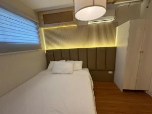 2BR Cozy Condo Near SM Marikina & Ayala Feliz