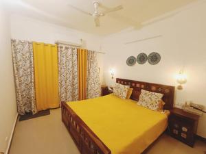 Villa in Radha Golf l 5 mins to Sri Rupa Seva Kunj ISKCON l 10 mins to Shrinathji Temple Poonchari l Near Gaurangi Ras Kunj & Brij Vasundhara