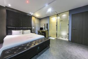 H Moment Hotel in Yangsan