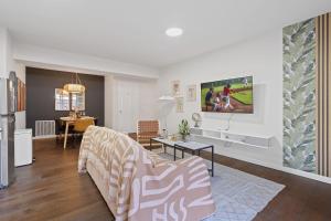 Designer Daylight Basement Near Edmonds Downtown