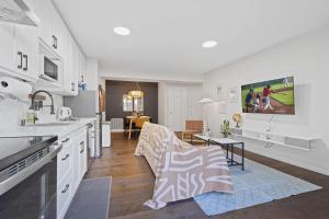 Designer Daylight Basement Near Edmonds Downtown