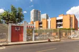 Departamento a unos pasos del Consulado Americano