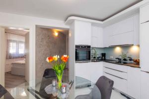 Apartment with A - C in Krk-Insel Krk 55017