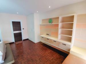 Central of Chaweng Beach Rd 8mins walk to beach