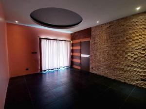 Central of Chaweng Beach Rd 8mins walk to beach