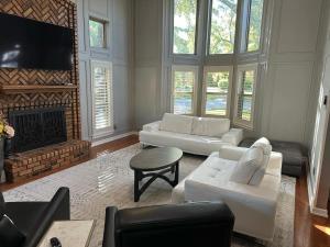 Laurel Lane Oasis Sleeps 12 Pool Game Room