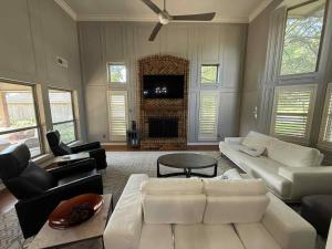 Laurel Lane Oasis Sleeps 12 Pool Game Room