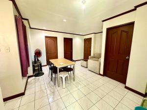 Cranberrys 3 br Apartment nr Convention Ctr #4