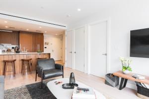 Stylish Williamsburg One Bedroom Condo Near Manhattan