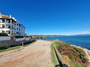 Apartamento luminoso con piscina común, a 50m de la playa - HISP-236-143