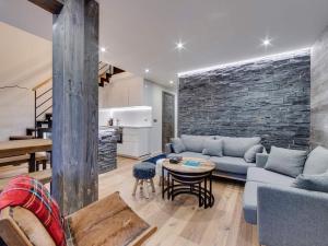 Duplex rénové avec balcon à Val dIsère, parking inclu - FR-1-862-24