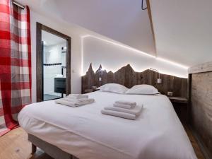 Duplex rénové avec balcon à Val dIsère, parking inclu - FR-1-862-24