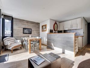 Appartement rénové 5 pers, Val dIsère, centre, balcon - FR-1-862-33