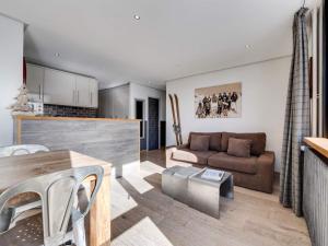Appartement rénové 5 pers, Val dIsère, centre, balcon - FR-1-862-33