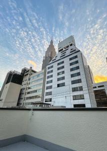 6 minutes walk from Yoyogi Station Close to Shinjuku 4-story detached house 110 square meters 3 bedrooms can accommodate up to 8 people Close to Shinjuku Takashimaya and Isetan