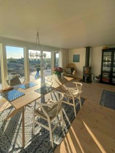 Seaside House With Pool Near Hällevikstrand