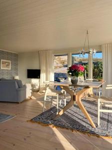 Seaside House With Pool Near Hällevikstrand