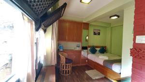 Tranquil Haven with shared kitchen access at greentara heritage home