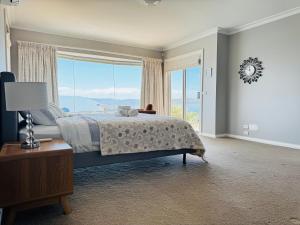 Spacious 3BR Home in Sandy Bay with Parking & Views