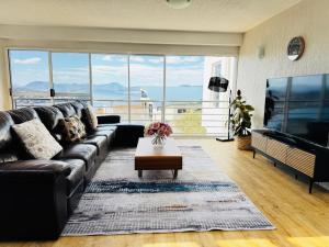 Spacious 3BR Home in Sandy Bay with Parking & Views